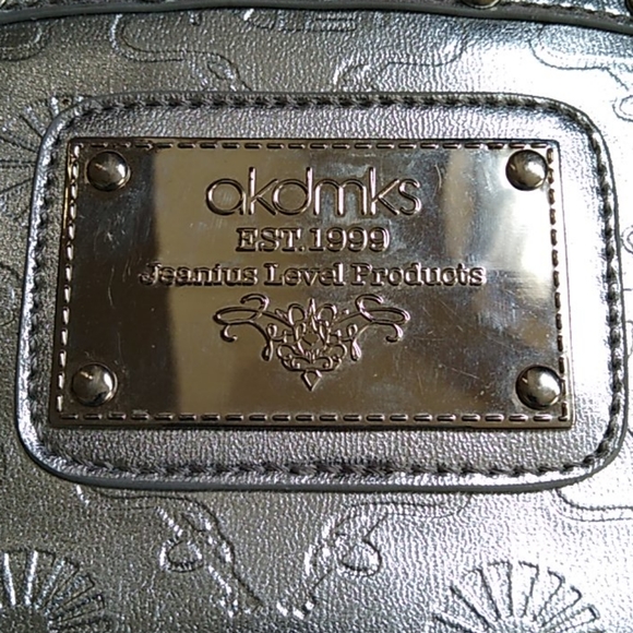 Akdmks Brass Knuckle Clutch - Picture 2 of 5